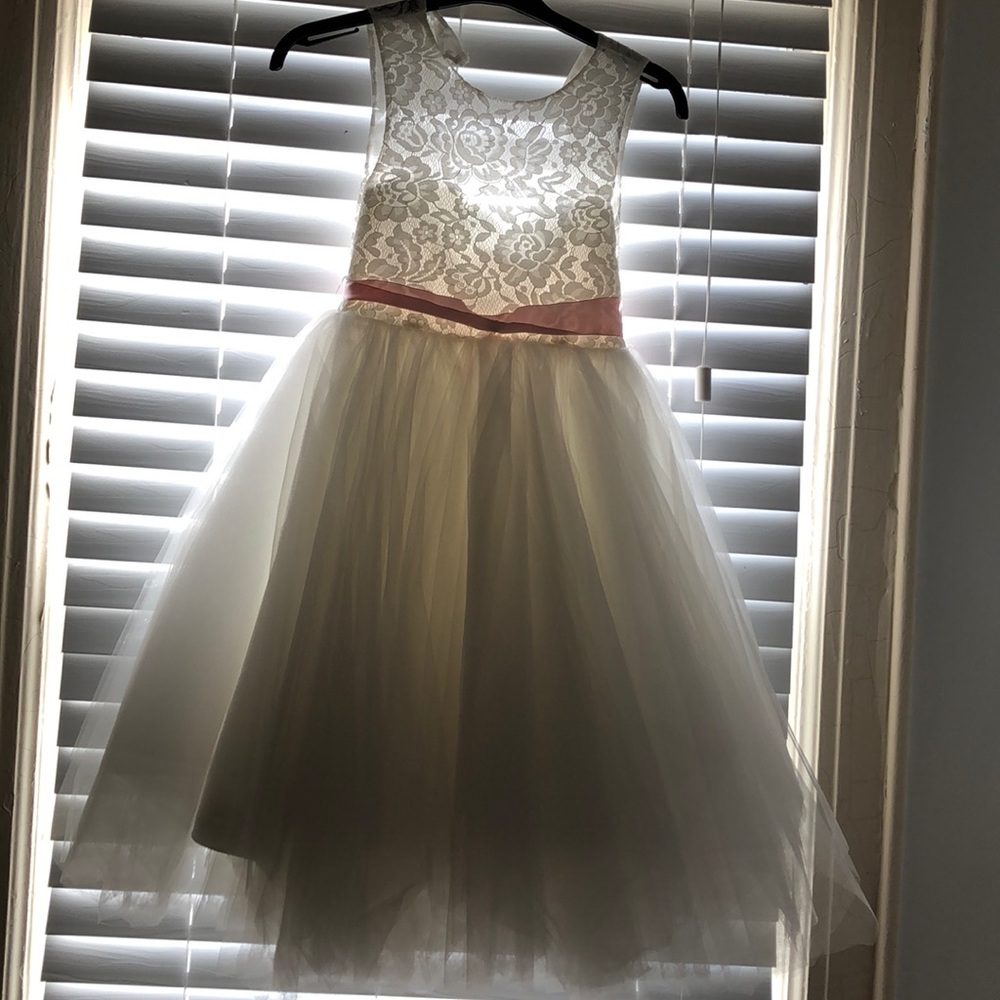 Flower girl dress worn once - Picture 6 of 8